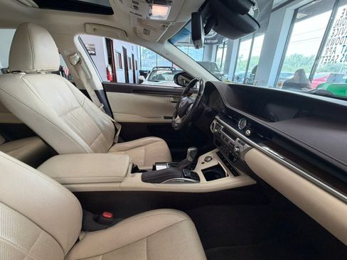 Used 2017 Lexus ES 350 w/ Luxury Package FWD image 46