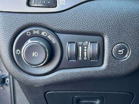 Used 2022 Jeep Cherokee Limited image 19