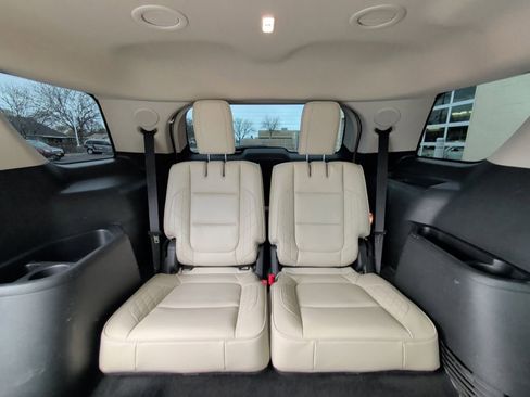 Used 2018 Ford Explorer Platinum image 16
