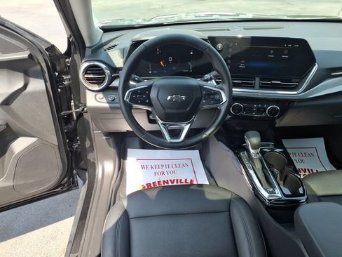 Used 2025 Chevrolet Trax ACTIV w/ Sunroof Package FWD image 11