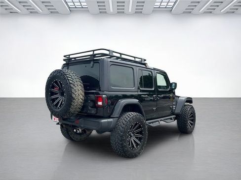 Used 2020 Jeep Wrangler Unlimited Sahara w/ Uconnect 4C Nav & Sound Group AWD/4WD image 4