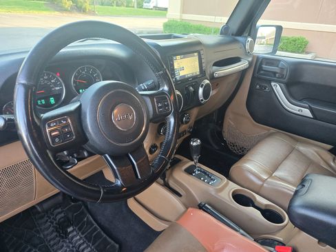 Used 2012 Jeep Wrangler Sahara w/ Connectivity Group AWD/4WD image 28