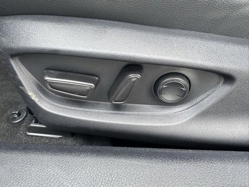 Used 2025 Toyota Camry SE image 18