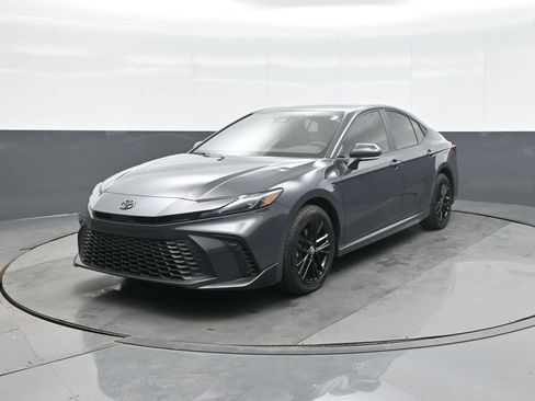 Certified 2025 Toyota Camry SE w/ Convenience Package image 3