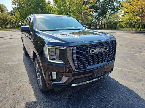 Used 2023 GMC Yukon XL Denali Ultimate AWD/4WD image 8