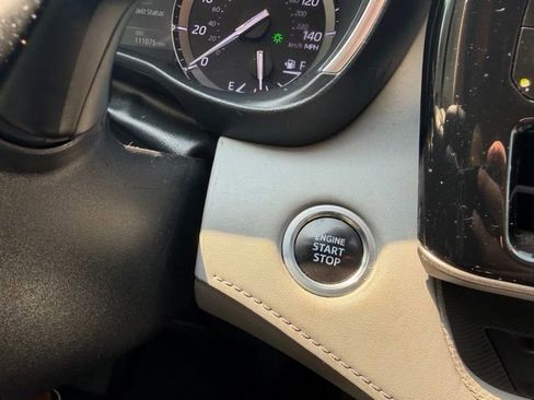 Used 2020 Toyota Highlander Limited FWD image 39