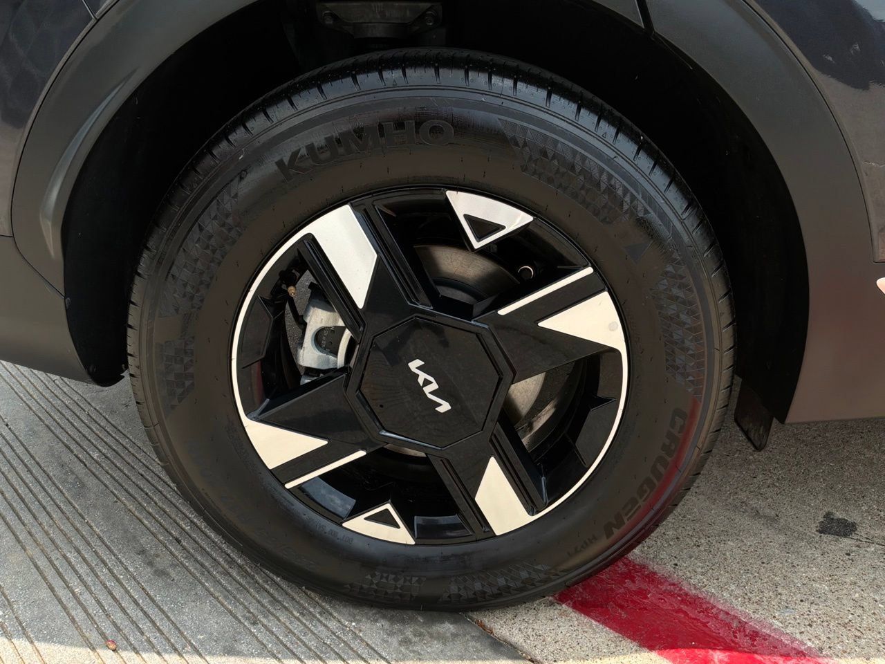 Used 2026 Kia Sportage LX FWD image 9