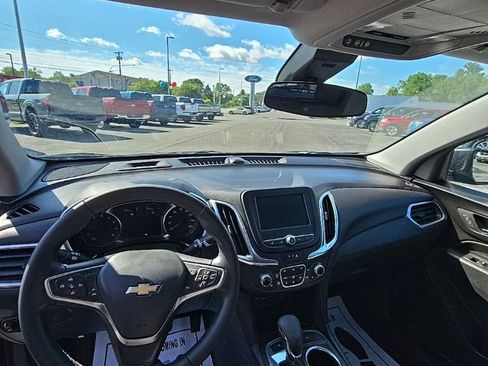 Used 2023 Chevrolet Equinox LT w/ Driver Convenience Package image 2