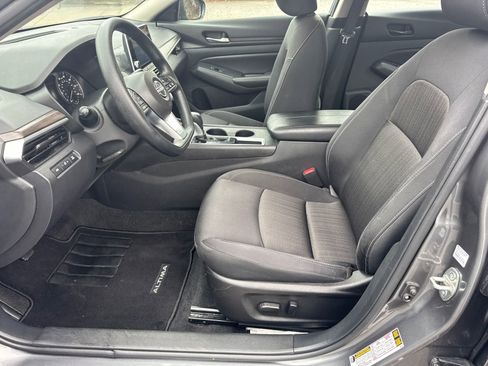 Used 2025 Nissan Altima 2.5 SV image 9