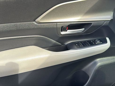 Used 2024 Toyota Grand Highlander XLE image 11