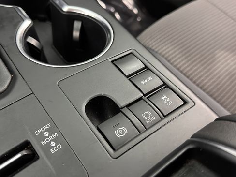 Used 2024 Toyota Highlander LE image 17