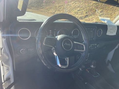 Used 2020 Jeep Wrangler Unlimited Sahara image 11