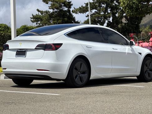 Used 2020 Tesla Model 3 Standard Range Plus RWD image 9