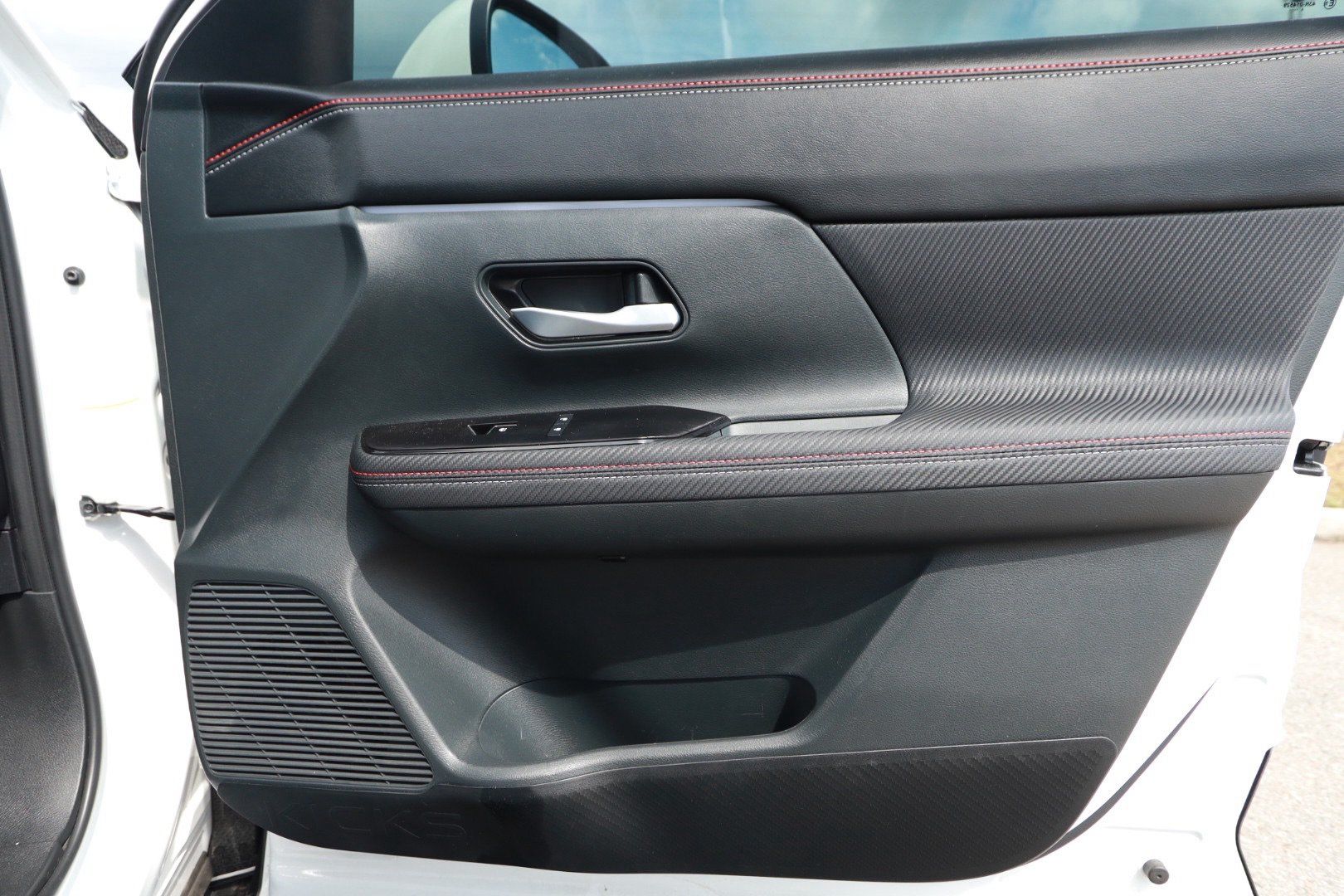 Used 2025 Nissan Kicks SR w/ Interior Electronics Package FWD image 29