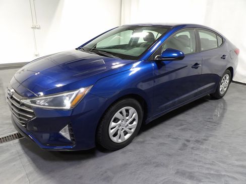 Used 2019 Hyundai Elantra SE FWD image 3