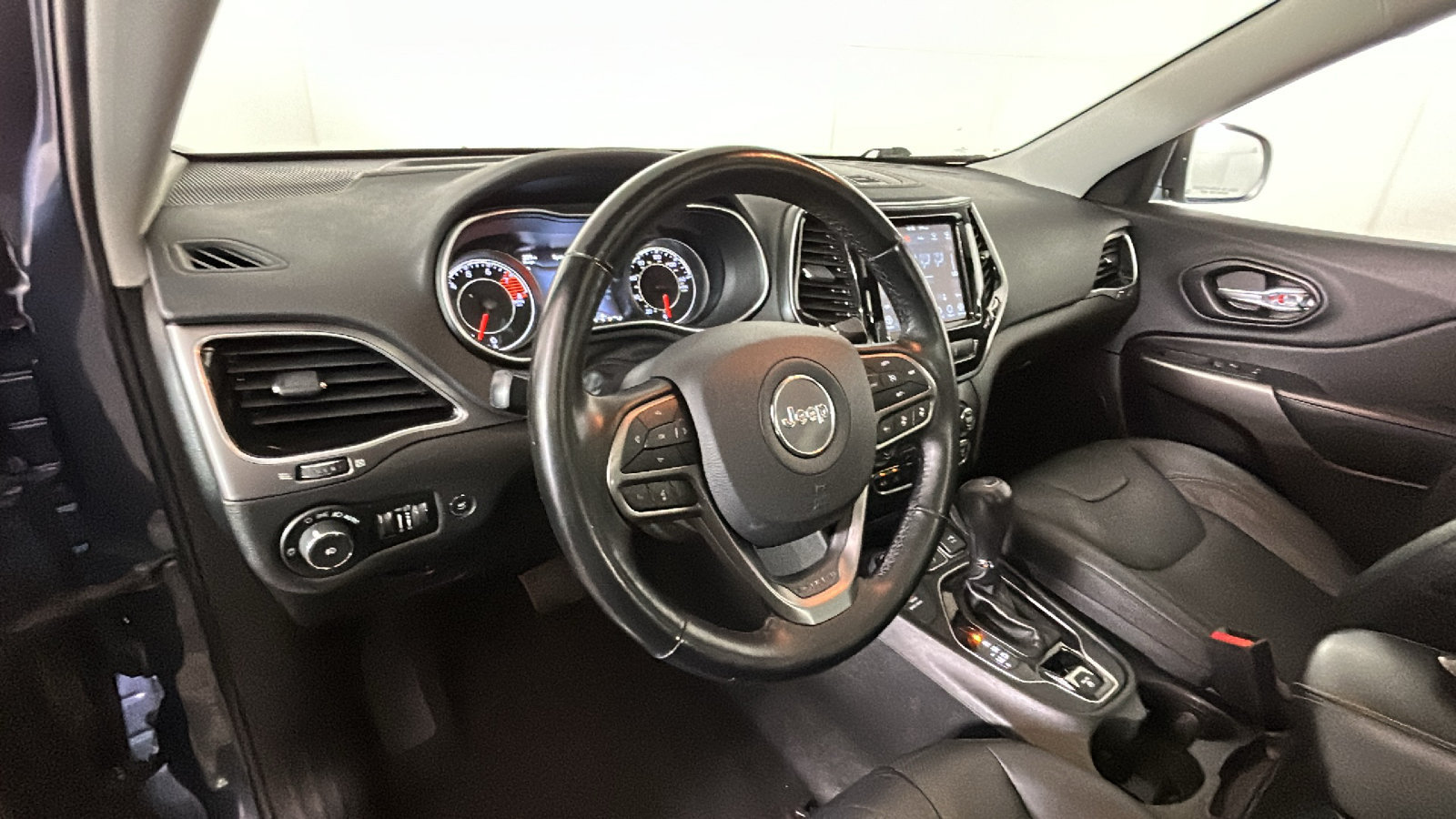 Used 2021 Jeep Cherokee Limited AWD/4WD image 16