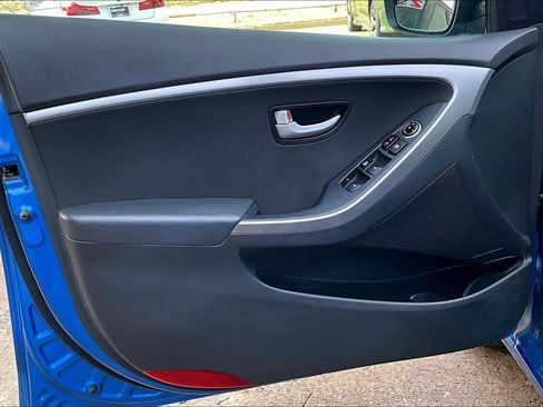 Used 2017 Hyundai Elantra GT image 22