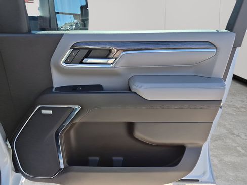 Used 2024 Chevrolet Silverado 2500 LTZ w/ LTZ Premium Package image 13