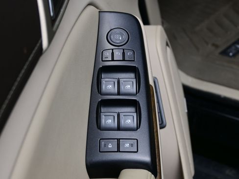 Used 2020 GMC Yukon Denali w/ Denali Premium Package image 10