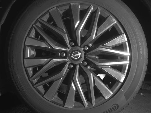 Used 2025 Nissan Altima 2.5 SV FWD image 14