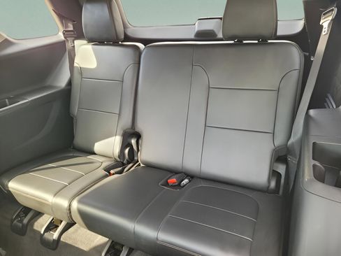 Used 2020 Chevrolet Traverse RS image 23