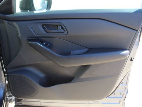 Used 2024 Nissan Rogue S image 35