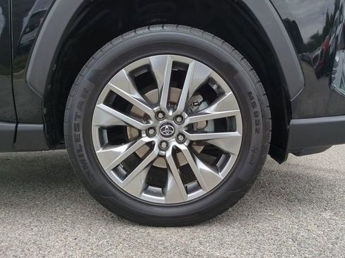 Used 2019 Toyota RAV4 XLE Premium w/ Cold Weather Package FWD image 11
