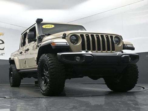 Used 2022 Jeep Gladiator Sport AWD/4WD image 3