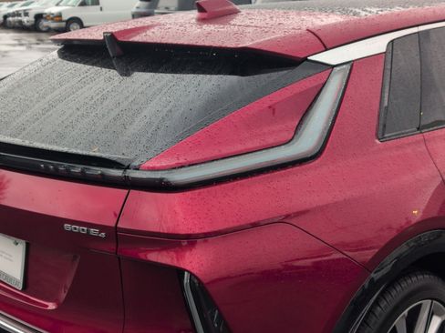 Used 2025 Cadillac Lyriq Luxury image 12