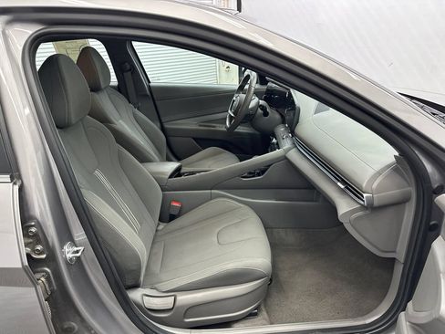 Used 2025 Hyundai Elantra SEL FWD image 13