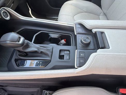 Used 2024 Toyota Grand Highlander AWD image 13