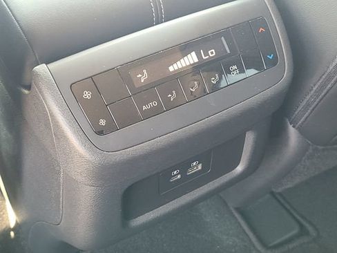 Used 2024 Nissan Pathfinder SL FWD image 26
