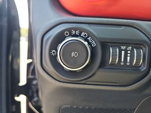 Used 2021 Jeep Wrangler Unlimited Rubicon image 26