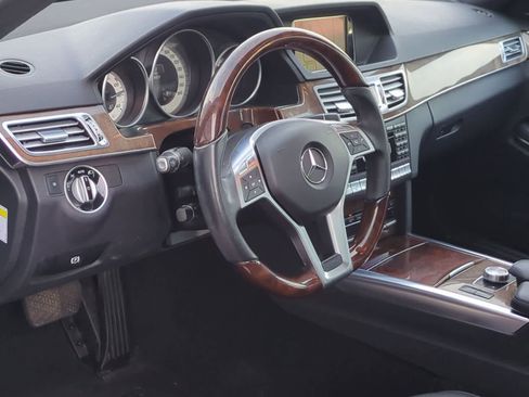 Used 2014 Mercedes-Benz E 550 4MATIC Sedan image 2