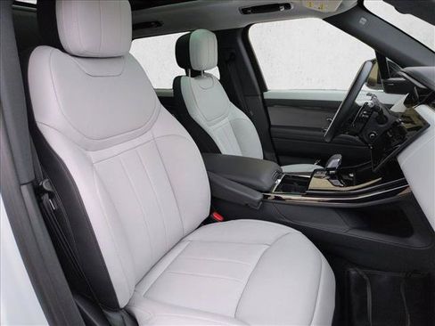 Used 2025 Land Rover Range Rover Sport Dynamic SE AWD/4WD image 23