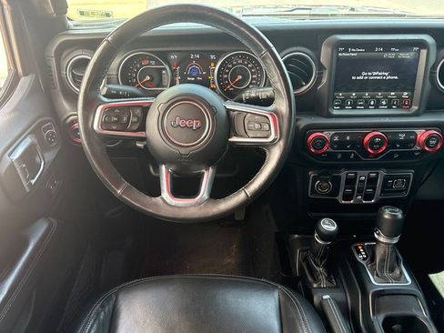 Used 2018 Jeep Wrangler Unlimited Sahara w/ Dual Top Group AWD/4WD image 9