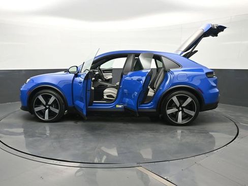 New 2026 Porsche Macan Electric RWD image 30
