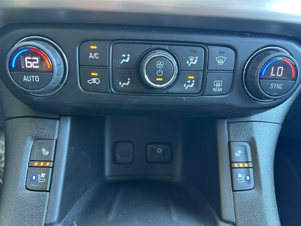 Used 2019 GMC Acadia Denali w/ Technology Package FWD image 17
