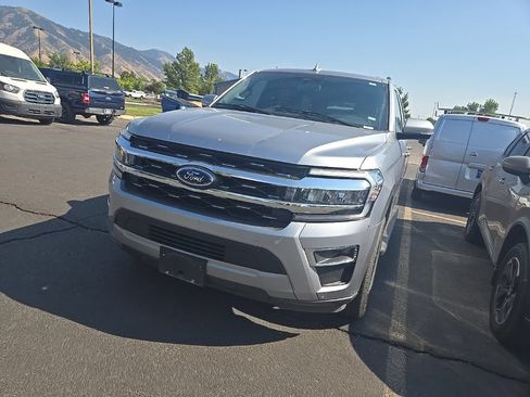 Used 2024 Ford Expedition Limited AWD/4WD image 3