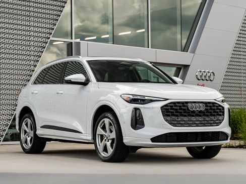 Certified 2025 Audi Q5 Premium Plus w/ Premium Plus AWD/4WD image 1
