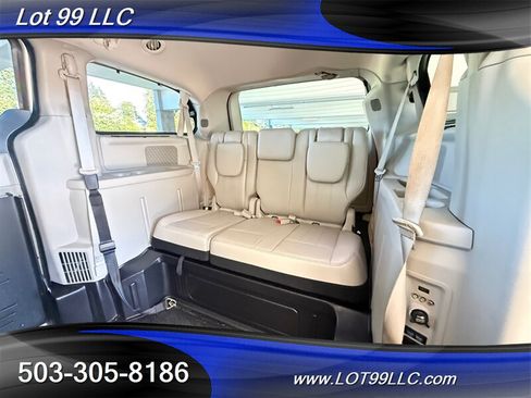 Used 2013 Chrysler Town & Country Touring FWD image 6