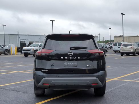 Used 2023 Nissan Rogue SV FWD image 4