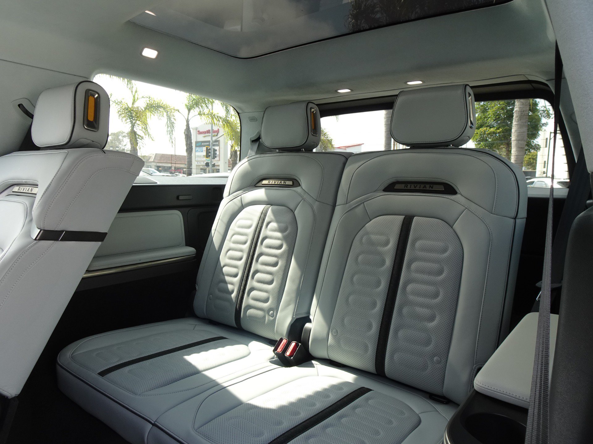 Used 2024 Rivian R1S Adventure Quad AWD/4WD image 17