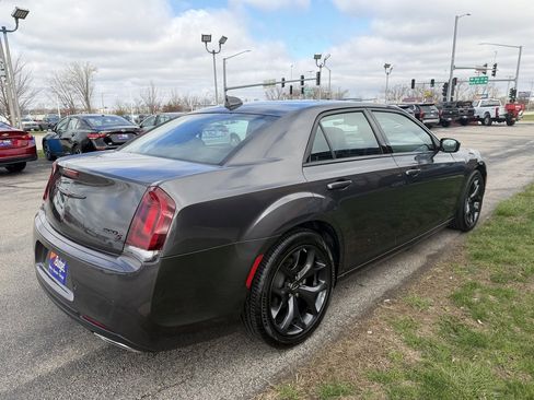 Used 2023 Chrysler 300 S w/ Comfort Group RWD image 5