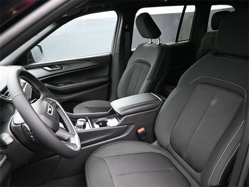 New 2025 Jeep Grand Cherokee Laredo image 12