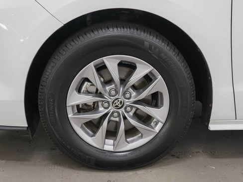 Used 2021 Toyota Sienna LE AWD/4WD image 29