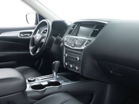 Used 2019 Nissan Pathfinder SL AWD/4WD image 29