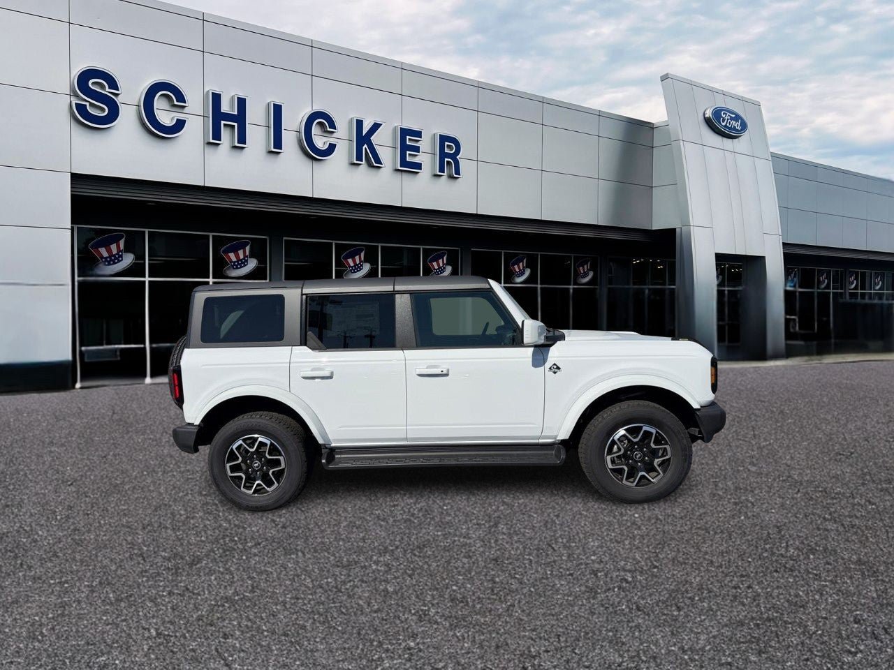 Used 2025 Ford Bronco Outer Banks AWD/4WD image 3