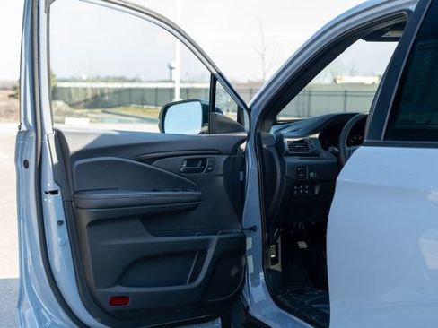 Used 2025 Honda Ridgeline TrailSport+ image 17