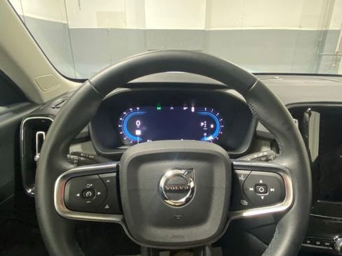 Used 2025 Volvo XC40 B5 Core image 15